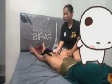 Gadis Cantik Pasrah Servis Kasur Bareng Pria poster