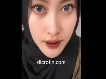 Viral Putri Cewek Jilbab Tiktoker Tobrut Suka Bugil Colmek poster